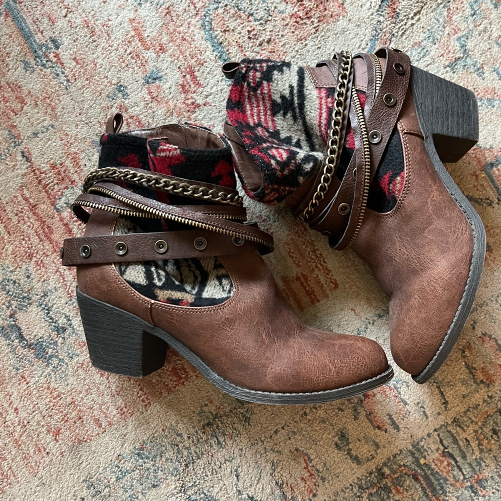 Jellypop Twister Zip Booties size 8.5